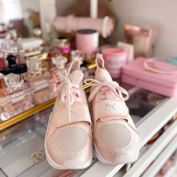 Puma Shoes - Pink puma sneakers